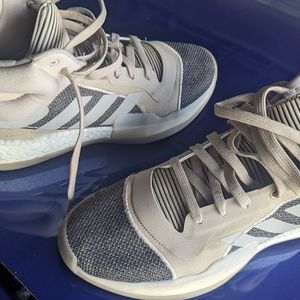 Basketball tennis shoes